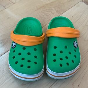 CROCS Kids Green Clog with Orange Strap sz 9 littles